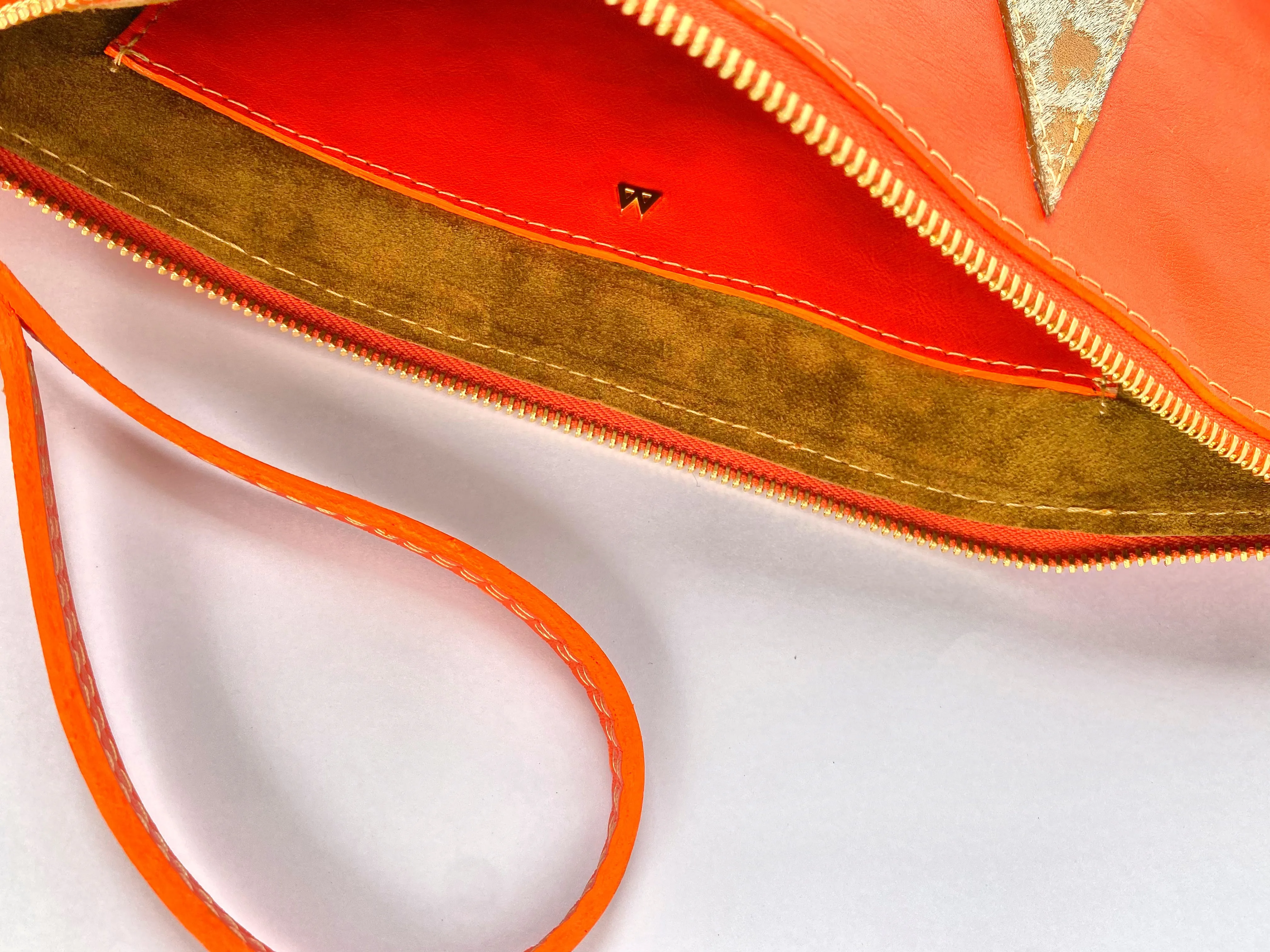 ORANGE FLAT TRAVEL CLUTCH