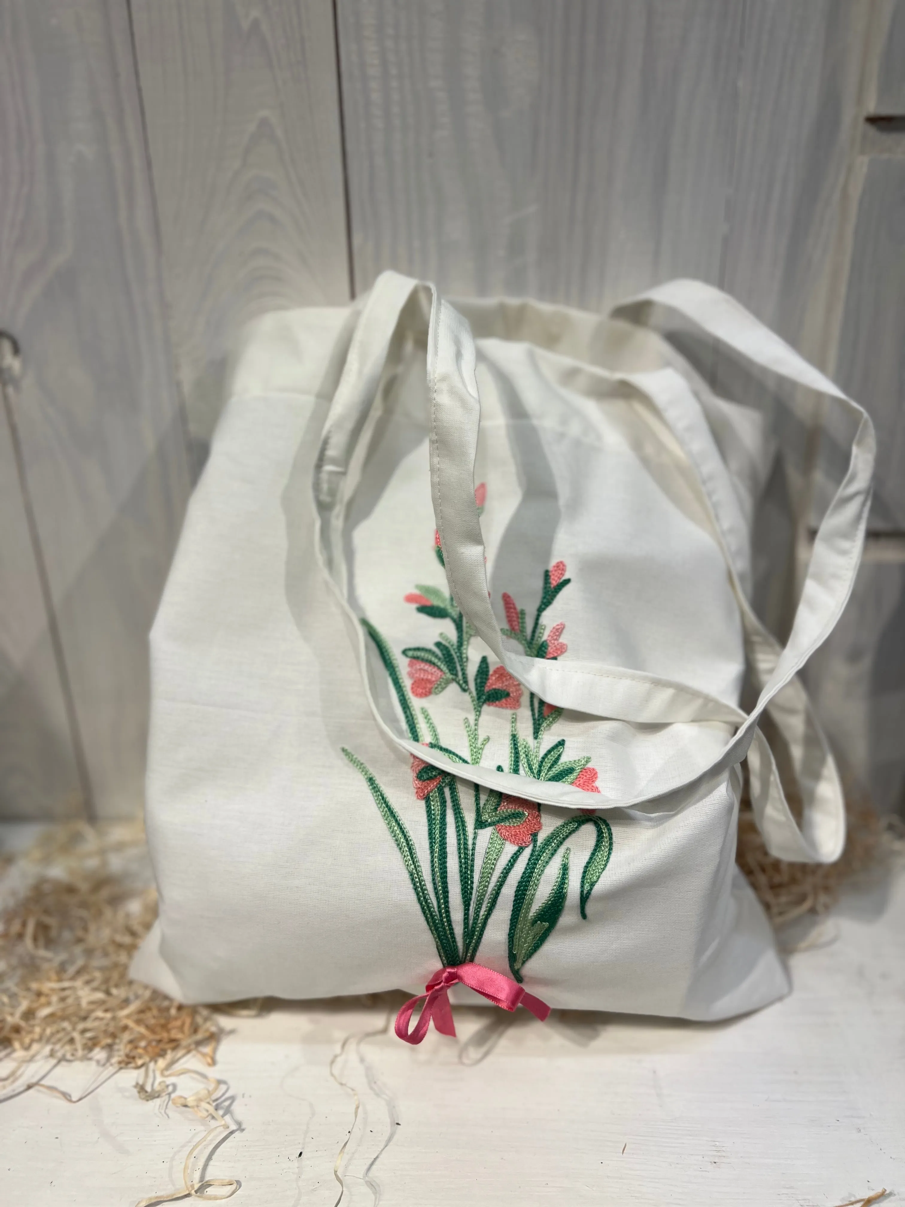 Tote Bag Floreale Country Chic - con Ricamo a Fiore e Fiocchetto - Pezzo Unico